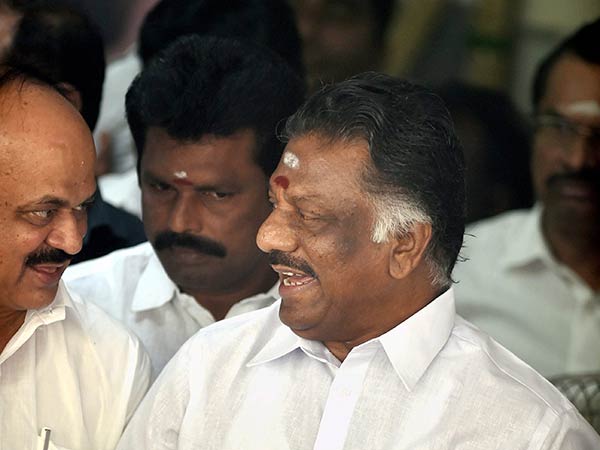 పన్నీర్ సెల్వం సీఎం కావాలనే