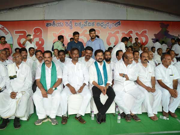 మహానేతలు భయపడ్డారని డీకే అరుణ మహానేతలు భయపడ్డారని డీకే అరుణ