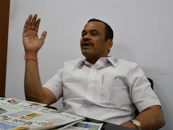 ఆధిపత్యపోరుతో నల్గొండలో ఉద్రిక్త పరిస్థితులు ఆధిపత్యపోరుతో నల్గొండలో ఉద్రిక్త పరిస్థితులు