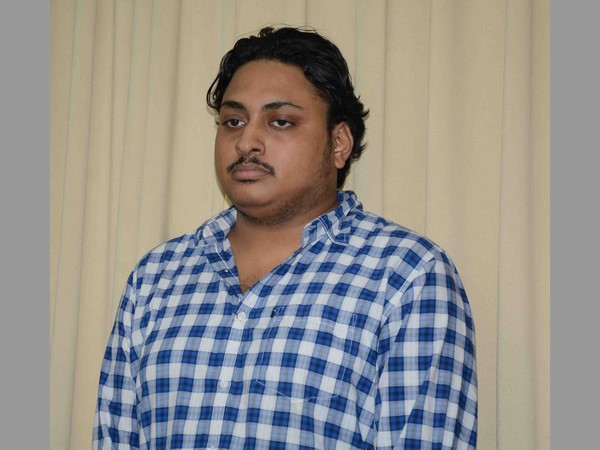 లేని కంపెనీలు సృష్టించి