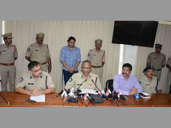 విదేశాల్లో కేసు మూలాలు