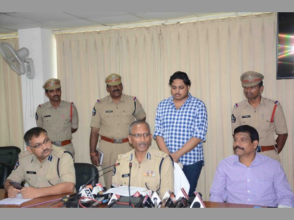 విదేశాలకు వెళ్లి దర్యాఫ్తు