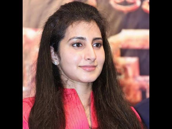 చెక్కుల అందజేత..