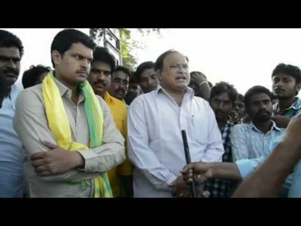 వర్గాలంటూ పెద్దది చేస్తున్నారు.. వర్గాలంటూ పెద్దది చేస్తున్నారు..