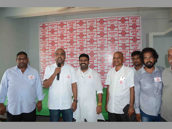 రాయడానికి వీరు కూడా..