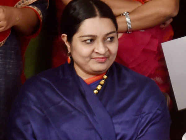 ఇద్దరు మహిళలు, అరుపులు, కేకలు 