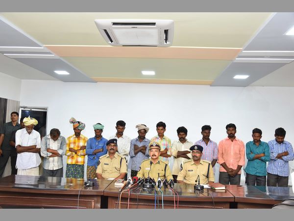 పోలీసులు అరెస్టు చేసిన నిందితులు: