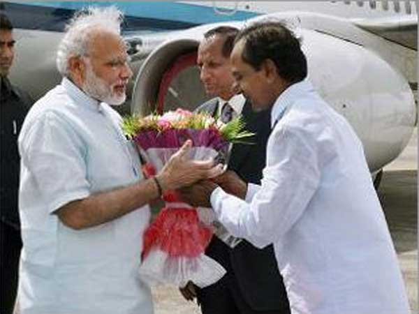 ప్రధానితో దోస్తీ.. అమిత్ షాతో కుస్తీ సాధ్యమా? ప్రధానితో దోస్తీ.. అమిత్ షాతో కుస్తీ సాధ్యమా?