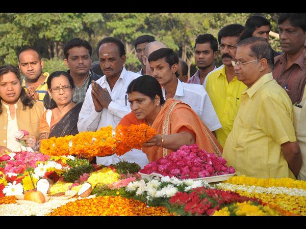 చంద్రబాబుపై లక్ష్మీపార్వతి సంచలన వ్యాఖ్యలు