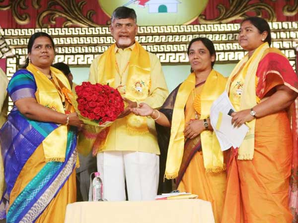 కార్యకర్తలతో ఒక్కపూట భోజనం