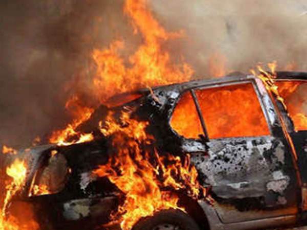 కారు నిలిపిన క్షణాల్లోనే !