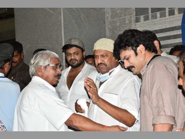 వెక్కివెక్కి ఏడ్చిన మోహన్ బాబు