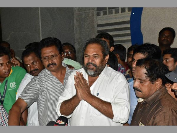 నటుడి, పాటల రచయిత