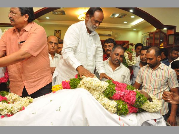 చివరి కోరిక నెరవేరకుండానే దాసరి.. చివరి కోరిక నెరవేరకుండానే దాసరి..