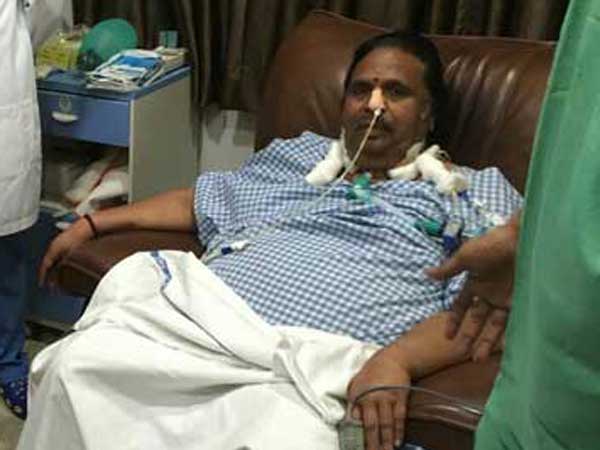 ఉద్యోగులతో కలిసి భోజనం: ఉద్యోగులతో కలిసి భోజనం: