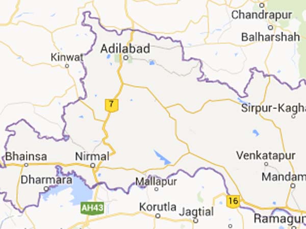 Two groups attack each and other in Utnoor at Adilabad district Two groups attack each and other in Utnoor at Adilabad district