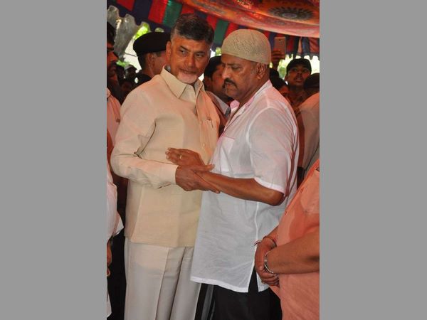 చంద్రబాబు వ్యాఖ్యలపై వ్యతిరేకులు ఇలా... చంద్రబాబు వ్యాఖ్యలపై వ్యతిరేకులు ఇలా...