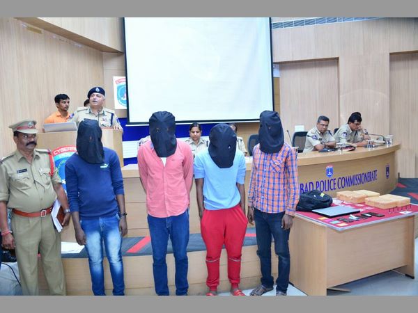 ధూమ్ సినిమా చూపించారు..!