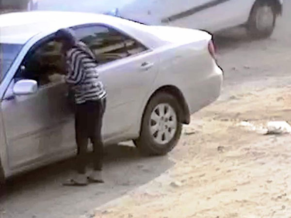 వెంబడించిన దొంగలు..