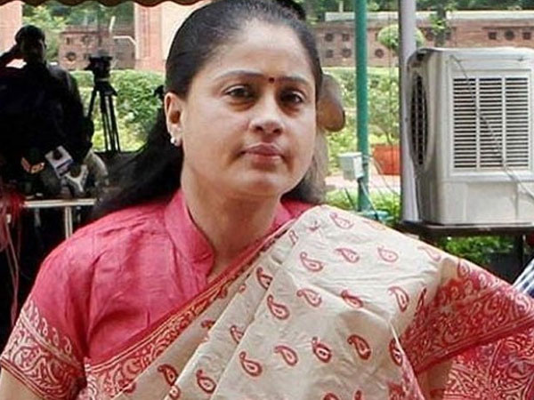 అప్పుడూ చిన్నమ్మకే మద్దతు...