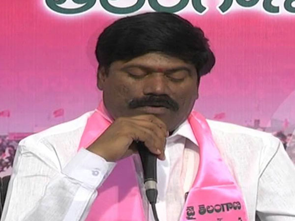 ఆశలు సజీవంగా కొనసాగించిన వైనం ఆశలు సజీవంగా కొనసాగించిన వైనం