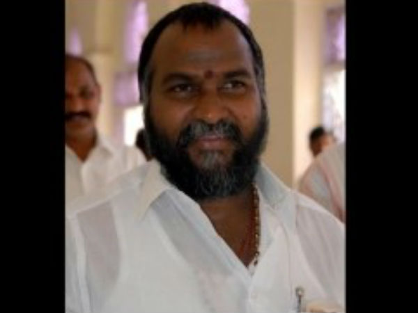 జగ్గారెడ్డికి గుండు కొట్టించండి