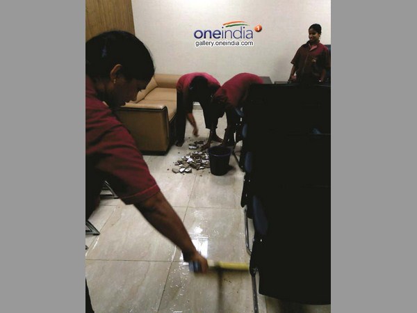 వారి సీట్లూ తడిచాయి