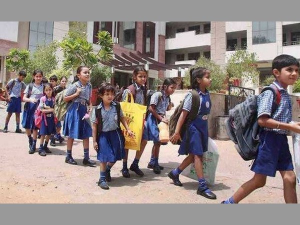 లక్ష్యాలు చేరని పాఠ్య పుస్తకాల ముద్రణ