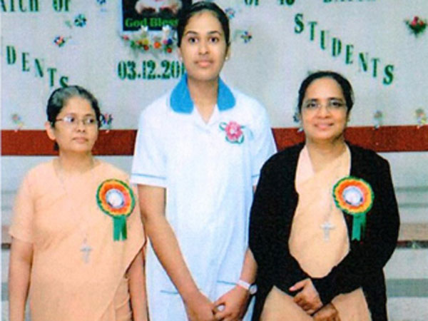 నర్సింగ్ కోర్సు చేస్తూ ఇలా..