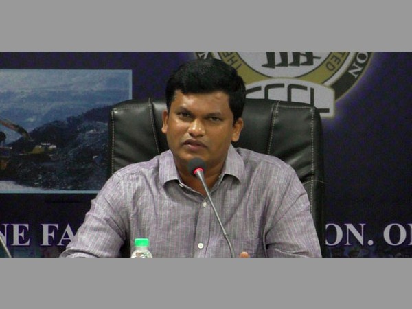 చర్చలు సాగుతున్నాయని యాజమాన్యం దాటవేత ధోరణి చర్చలు సాగుతున్నాయని యాజమాన్యం దాటవేత ధోరణి