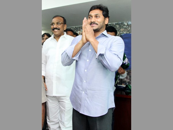 జగన్తో కలిసి మాట్లాడాలనుకుంటే... జగన్తో కలిసి మాట్లాడాలనుకుంటే...