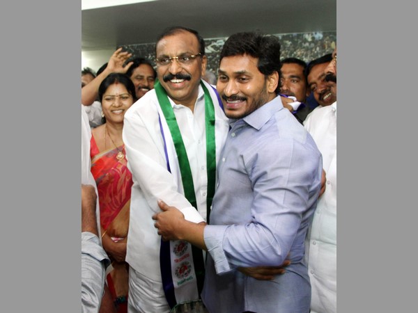 చూసి.. చూసి మాట్లాడారు చూసి.. చూసి మాట్లాడారు