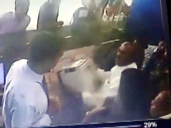 జేసీ వ్యవహారం సిగ్గుచేటన్న గోహైన్: జేసీ వ్యవహారం సిగ్గుచేటన్న గోహైన్: