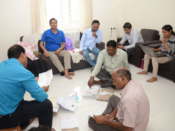 ఉదయం నుంచే సోదాలు