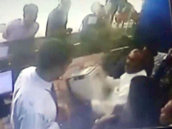 సిబ్బంది మాట లెక్క చేయలేదు: సిబ్బంది మాట లెక్క చేయలేదు: