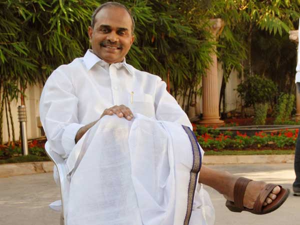 కాంగ్రెస్ పార్టీలో ఇలా వైఎస్.. సురేఖ