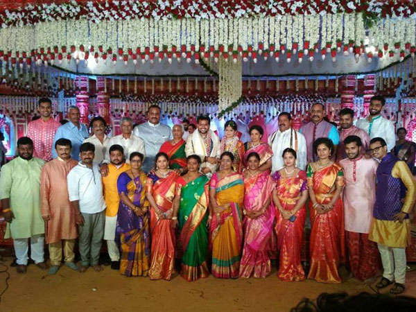 గుర్రపు బగ్గీపై ఊరేగిన రామ్మోహన్ నాయుడు దంపతులు