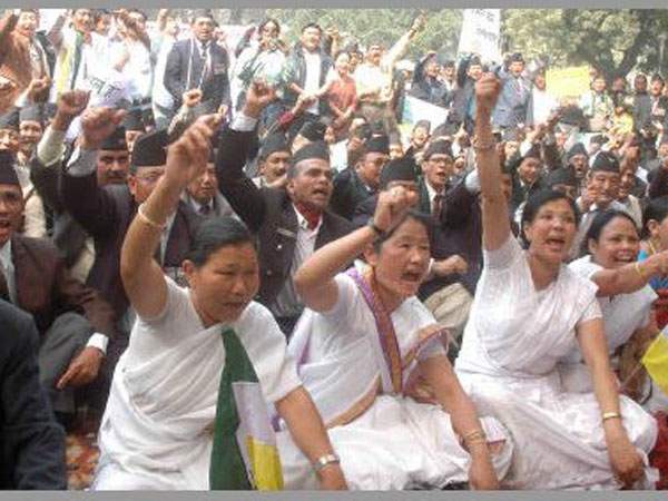 బెంగాలీ భాష బోధనా నిర్ణయమే తాజా ఆందోళనకు శ్రీకారం