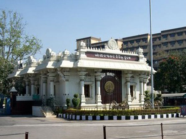 సచివాలయంలో అన్ని కొత్త బ్లాక్ లే