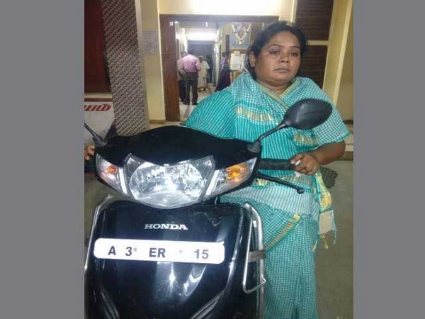 స్కూటర్ మీద జాలీగా !