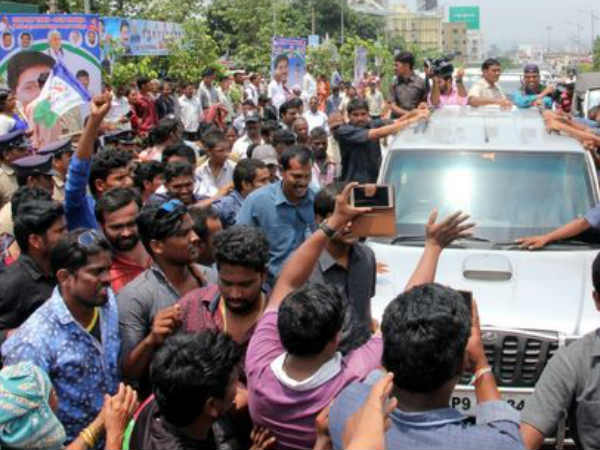 చంద్రబాబు, లోకేష్‌ను తంతారు