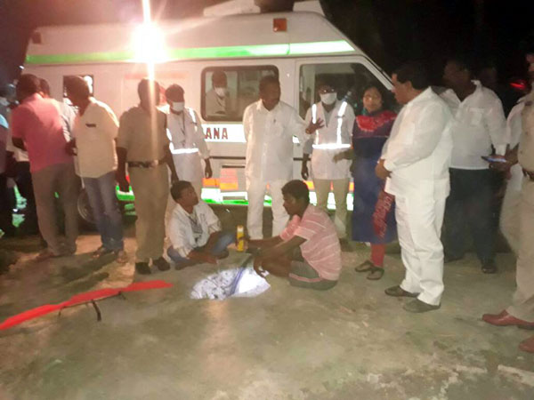 మరింత లోపలికి జారినపడిన బాలిక