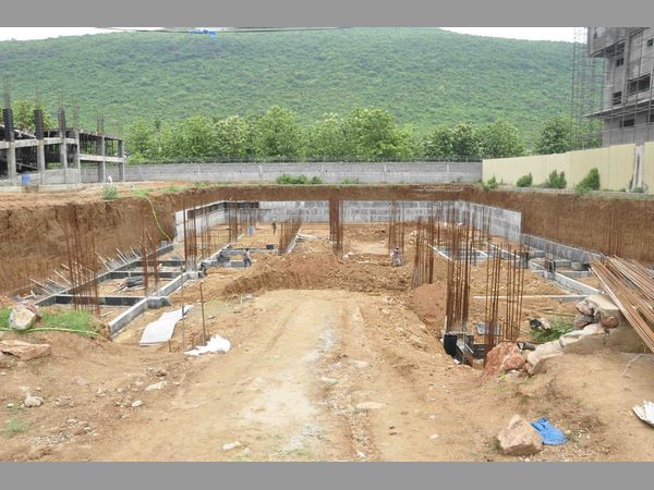 శుక్రవారం నాడు దాడులు: 