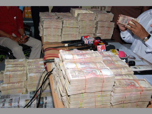 జీవిత బంధువేనా?