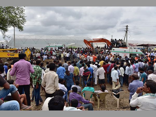 బోరుకు సమాంతరంగా తవ్వకాలు: బోరుకు సమాంతరంగా తవ్వకాలు: