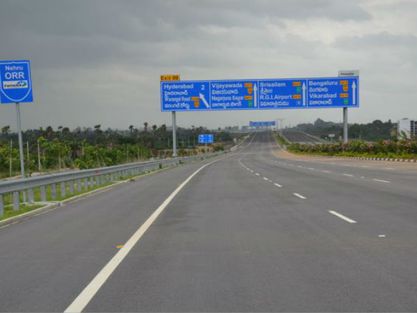 అవుటర్ పై పదిచోట్ల ప్రమాదాలు