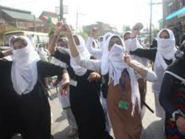 పాక్ నుంచి సమాంతర దాడులు