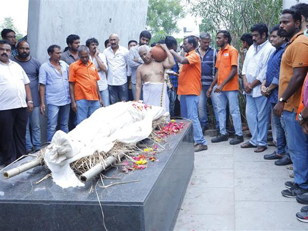 ఎయిర్ బెలూన్ తెరుచుకున్నప్పటికీ..