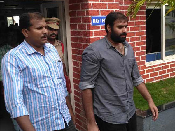 వదిలించుకోవాలనుకున్న రాజీవ్: