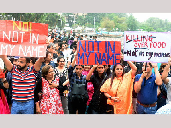 సర్కార్ మౌన ముద్ర వహిస్తుందని విమర్శలు